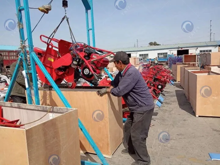 empaquetado de la máquina cosechadora de maíz
