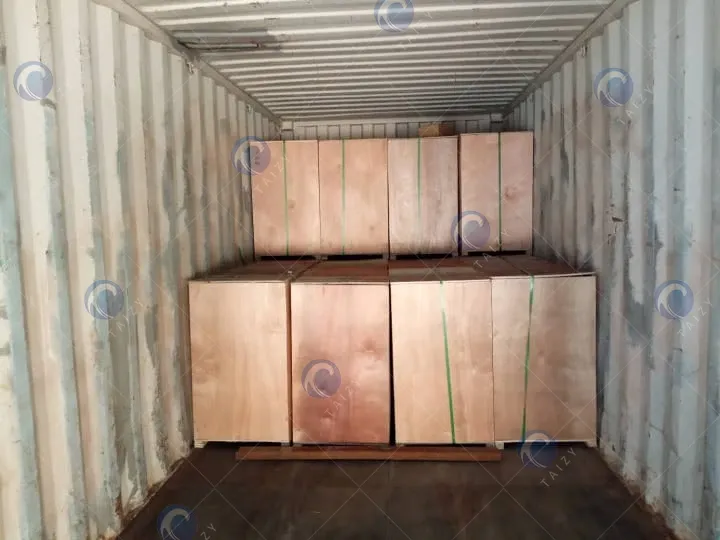 entrega de la máquina recolectora de maíz