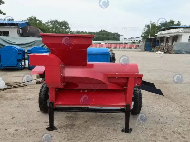 display of multifunctional corn thresher
