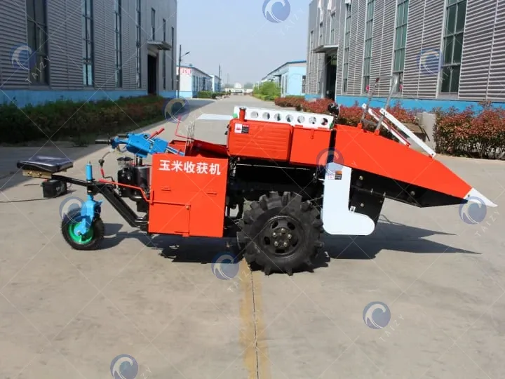 maize harvester with seat