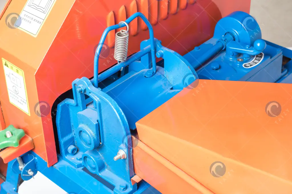 detail of the chaff cutter