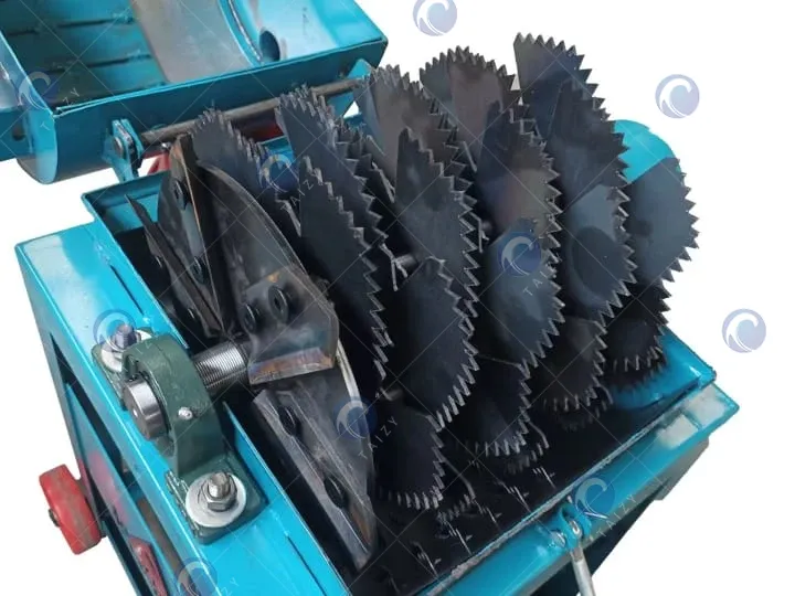 details of grass crushing machine