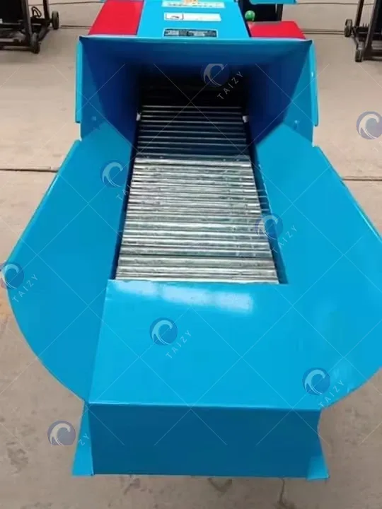 تفاصيل آلة تقطيع العشب