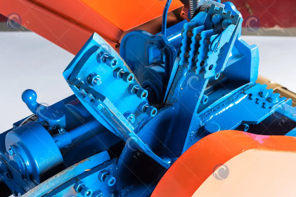 detail of the chaff cutter