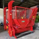 corn silage harvester equiped with basket