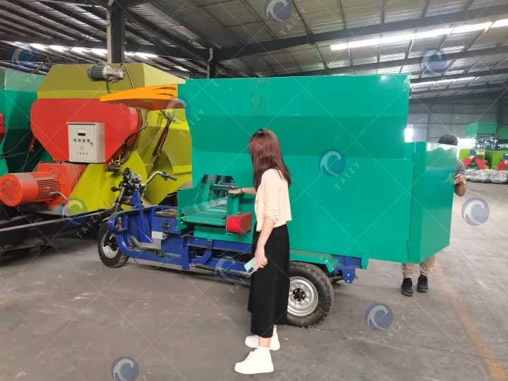 silage spreading truck