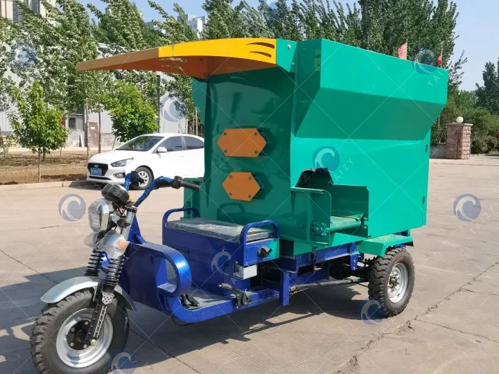 silage spreading vehicle