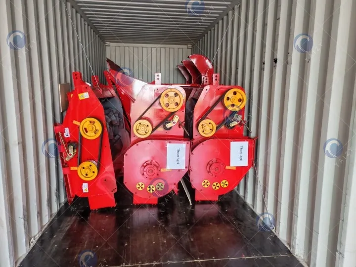silage harvester machine loading